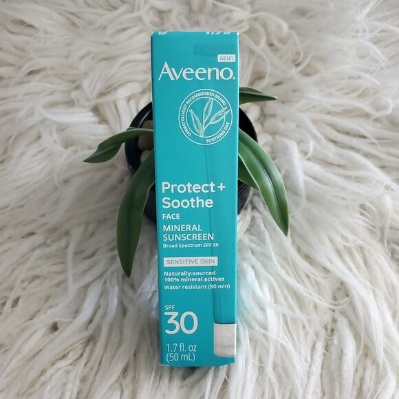 Aveeno Protect + Soothe Face Mineral Sunscreen Broad Spectrum SPF 30 - Picture 2 of 7